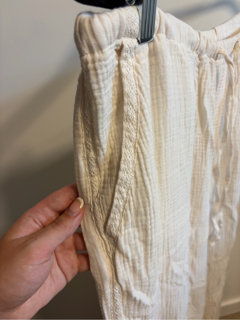 Universal Thread Cream Drawstring Wide-Leg Pants - Picture 4 of 7